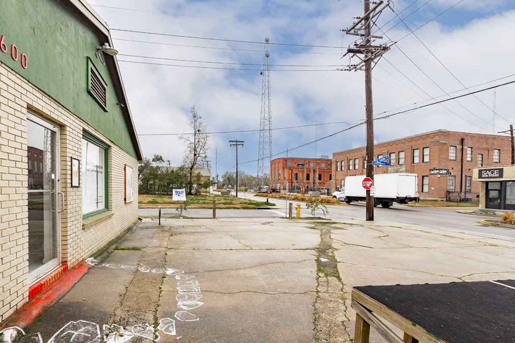 Freestanding Mid-City Retail / Office next to Electric Depot