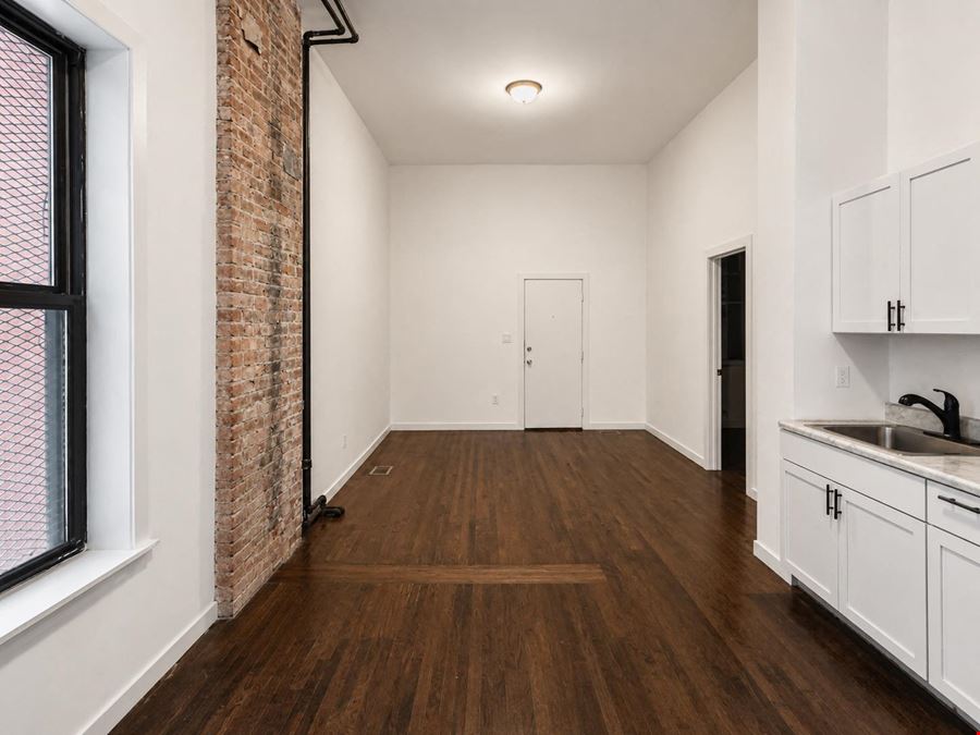 8714 S. Commercial Ave.