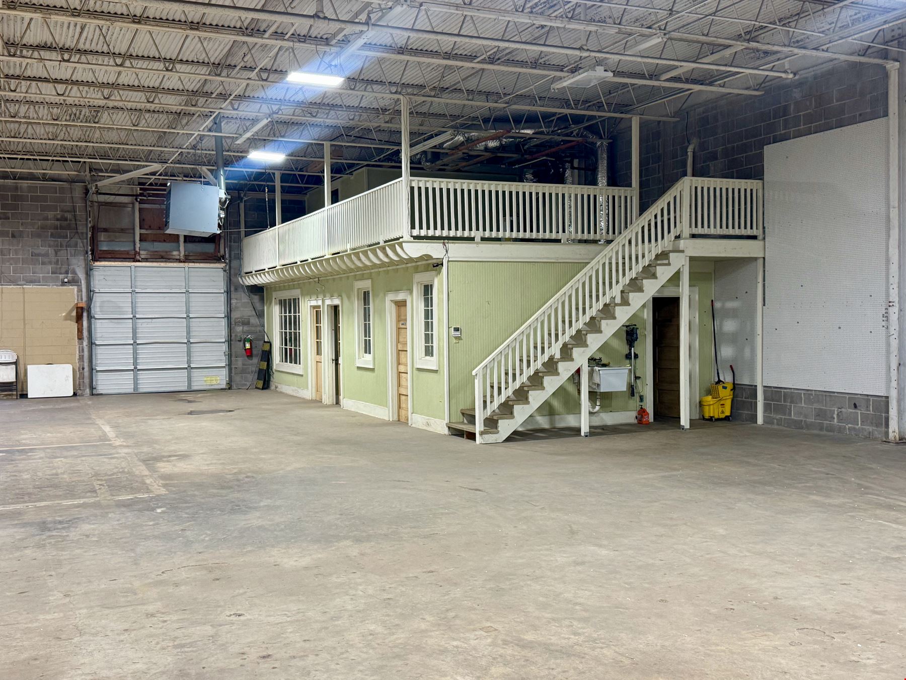 Dock High Warehouse Space