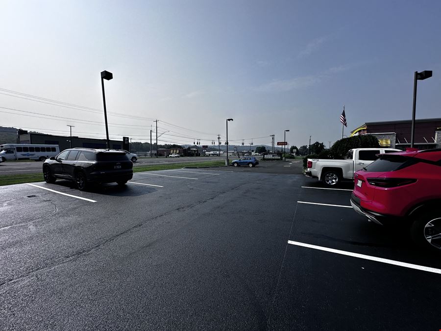 Retail Storefront(s) up to 2752 Sq. ft.