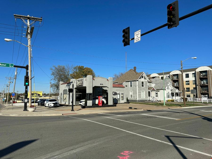 1,096 SF Retail Building For Sale GAP A on Grant & Walnut