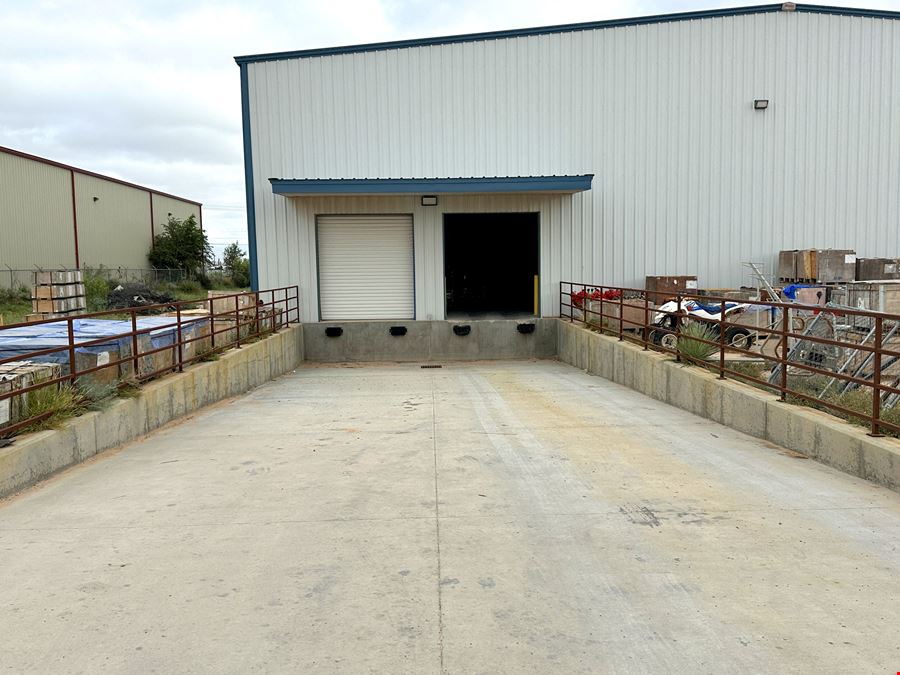 Dock & Grade-Level Loading Warehouse on I-20