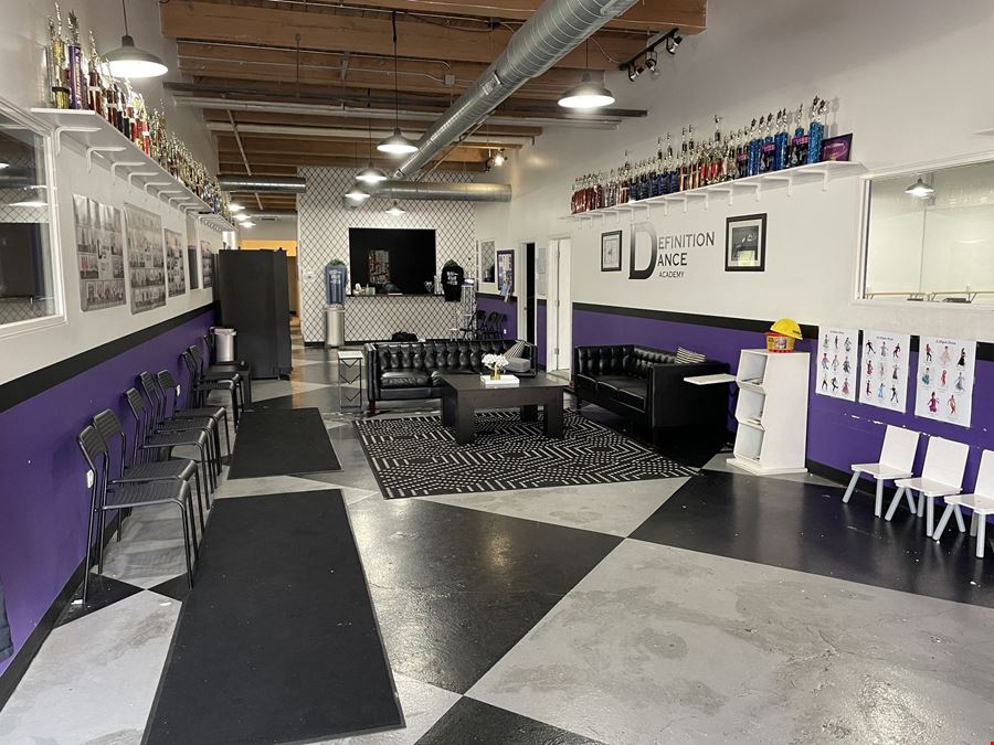 Retail or Office on Elston Avenue Available