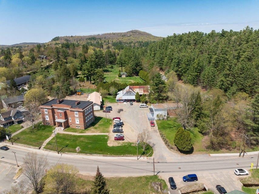 15 Brandy Brook Ave