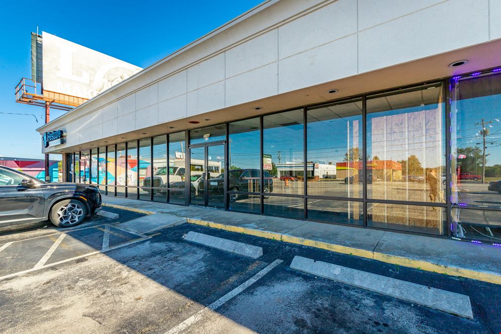 Royal Oaks Plaza