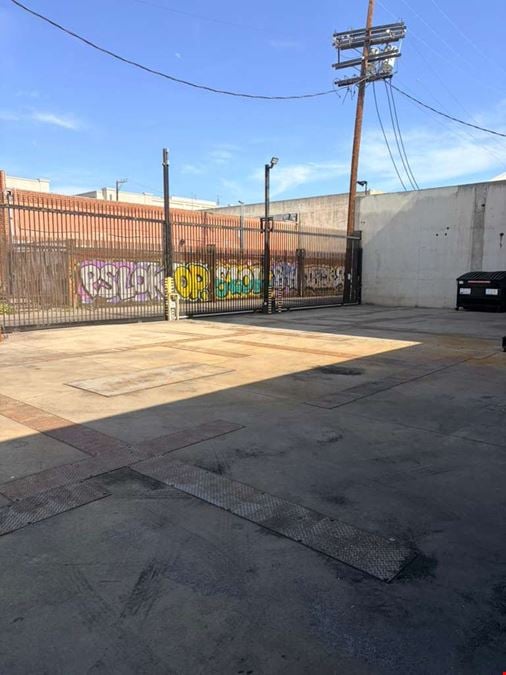781 E 14th Pl 