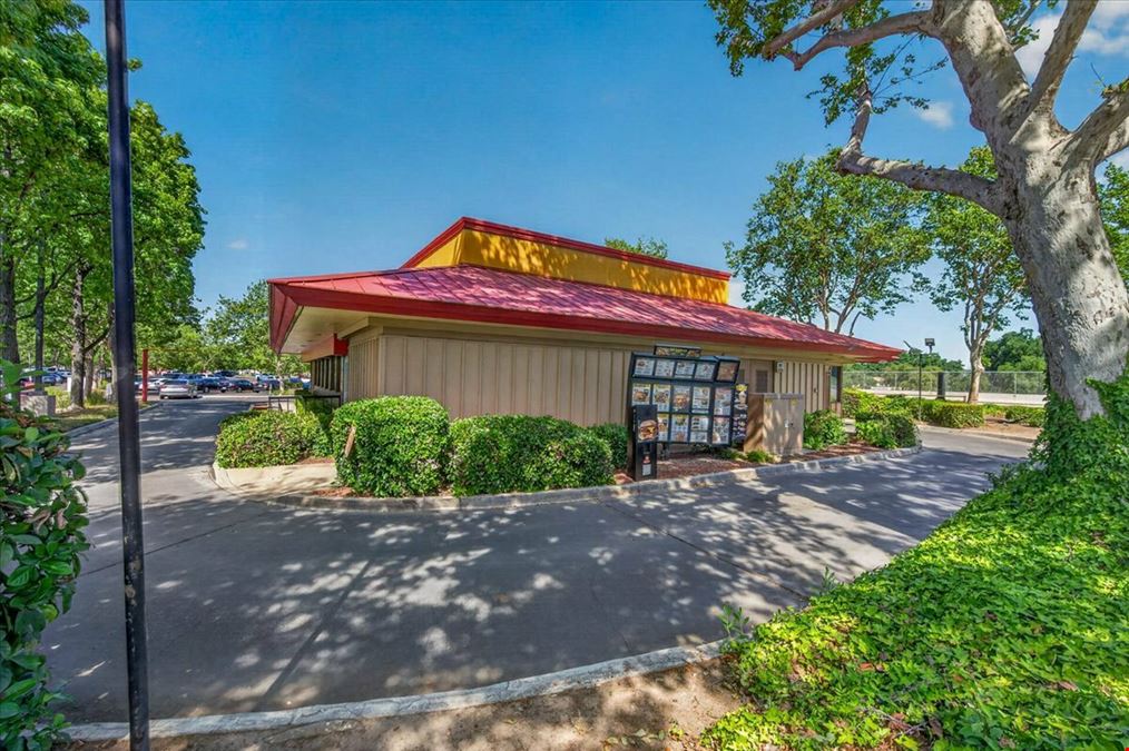 Freestanding Drive-Thru Restaurant Building in Visalia, CA