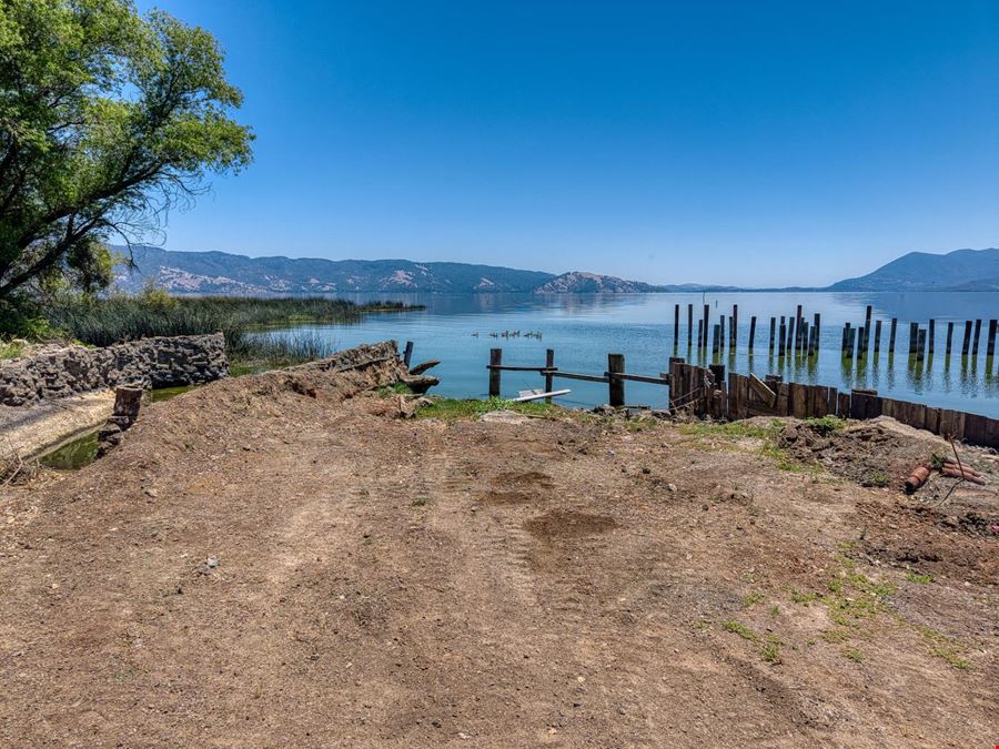 Lakeport: Lake Front Property