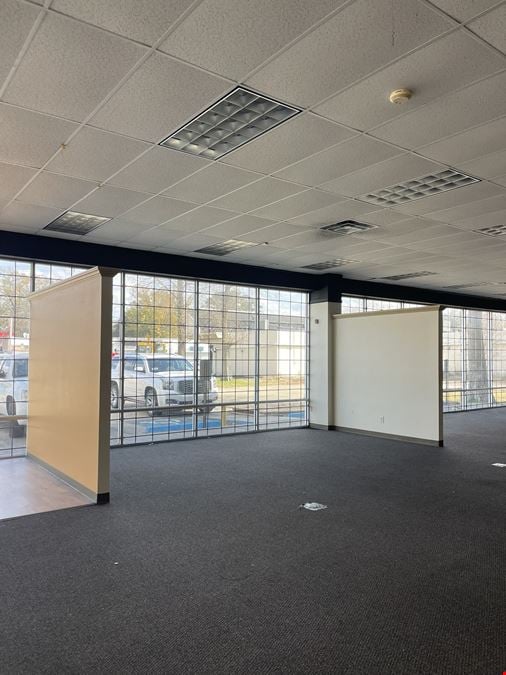 Former Aaron's For Lease