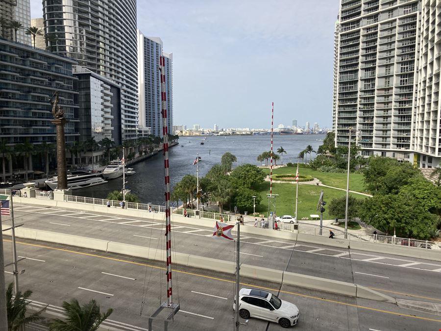 Prime Brickell Office: Ocean Views & Parking Included