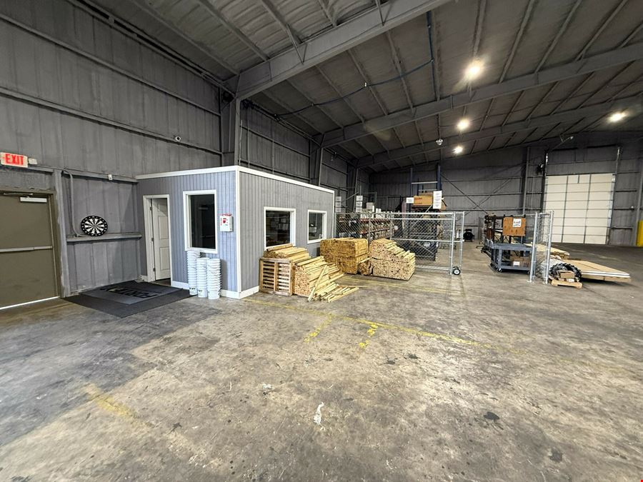 Rail Served Warehouse & Office | 22,400 SF
