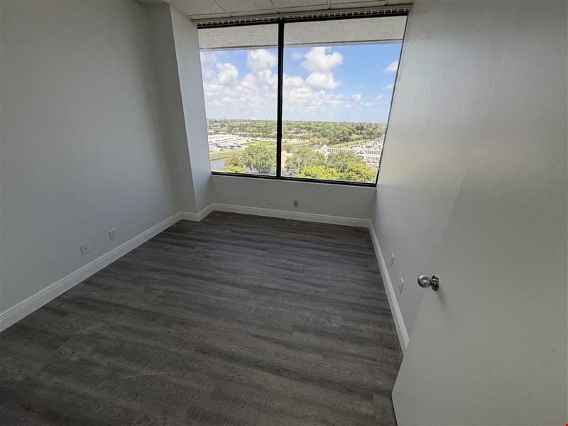 2692 SF Suite 600 Professional and Medical Office Space