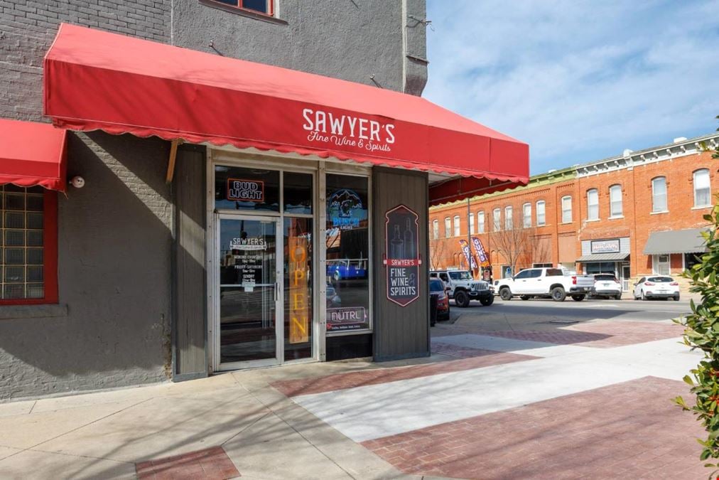 101 W Main St