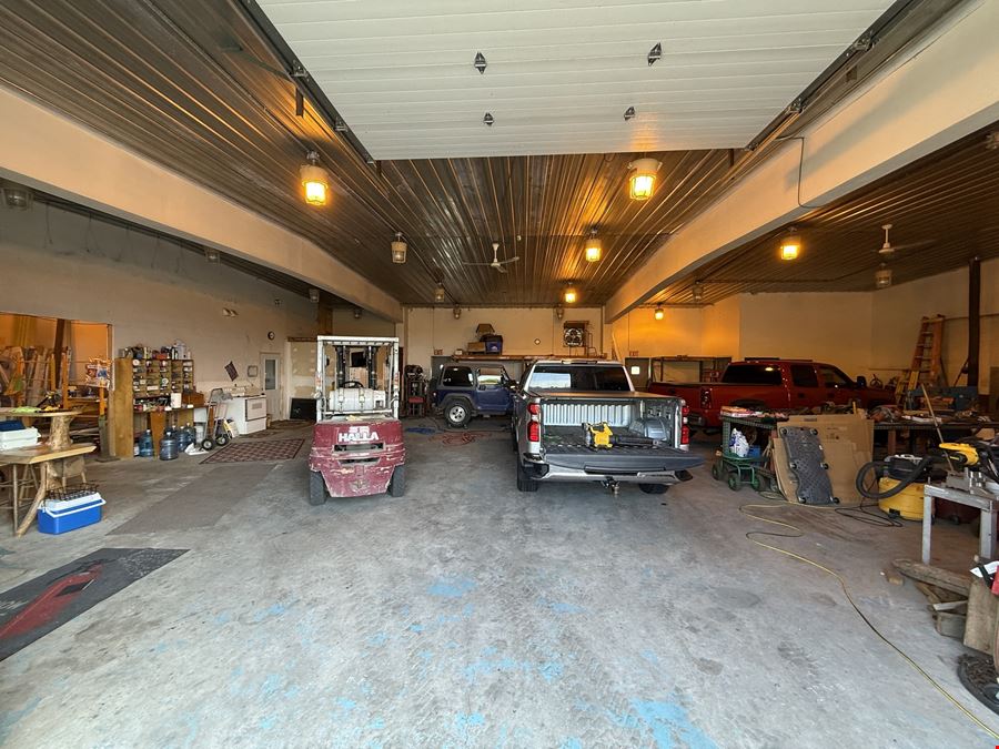 23,000+ SF Shop & Warehouse with Living Quarters | 10 Acres Near Fargo