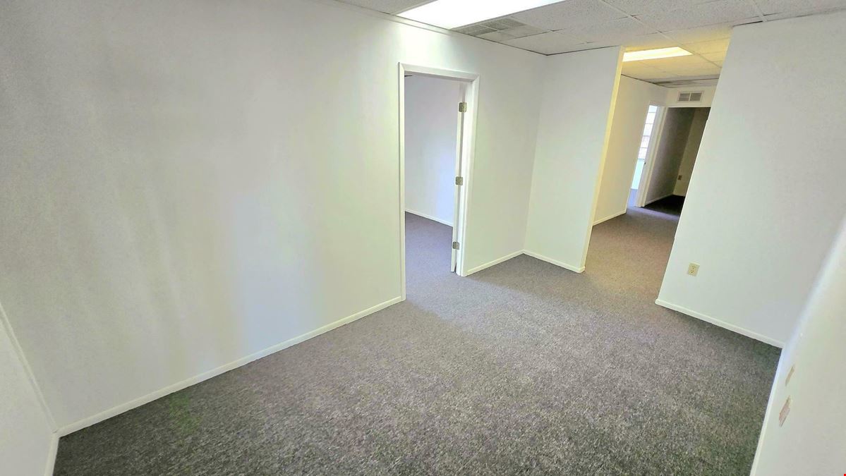 Spacious Office or Retail with great visibility!