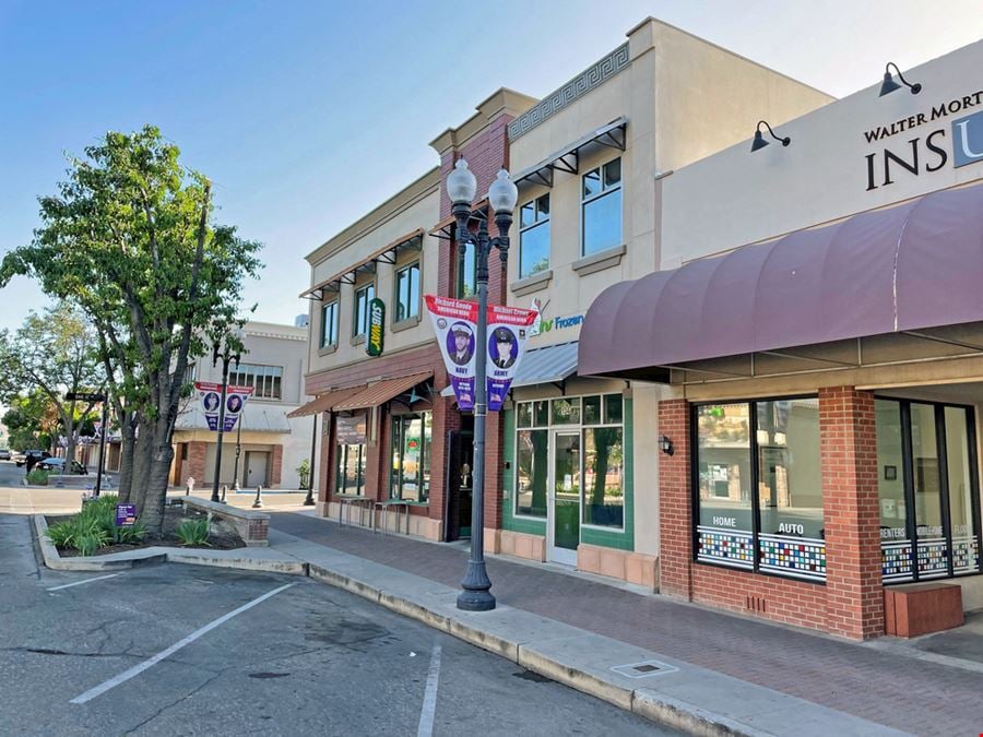 Like New High Exposure Retail Shop Space + Equipment