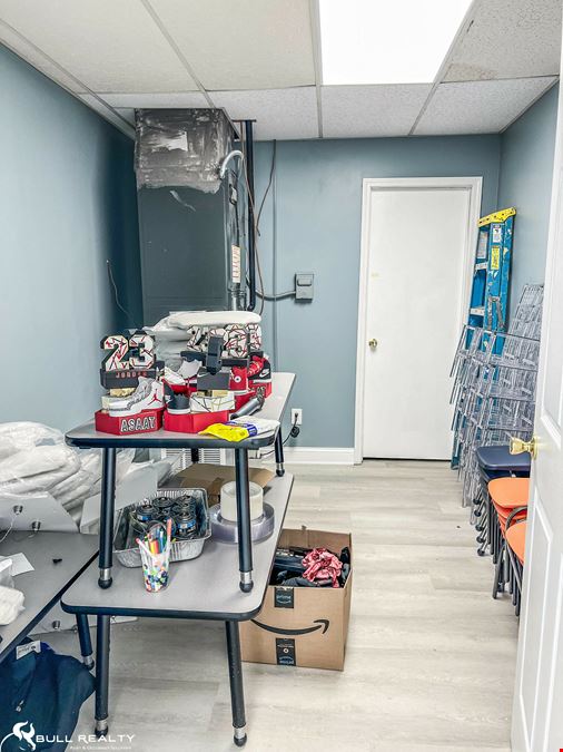 General Commercial/Flex Space | ±3,400 SF
