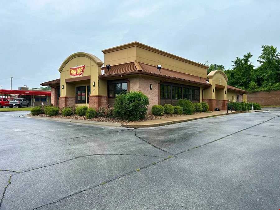 ±3,700 SF RETAIL SPACE FOR SALE OR LEASE IN NEOSHO MO