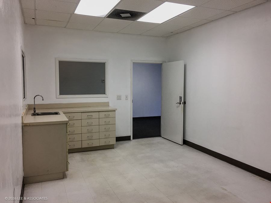 4566 NW 5th Blvd, Suite E