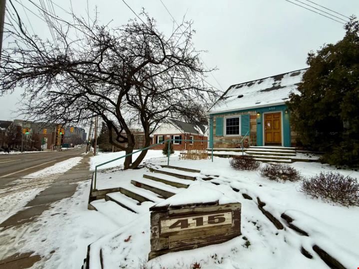 415 W. Grand River Ave.