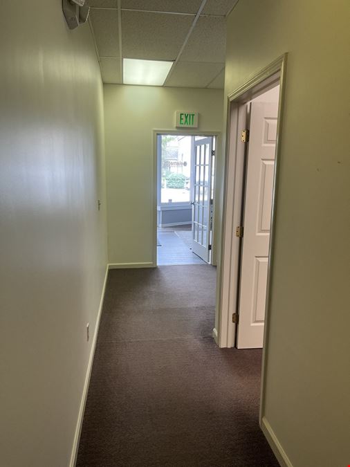 1527 Kossuth St, Suite B
