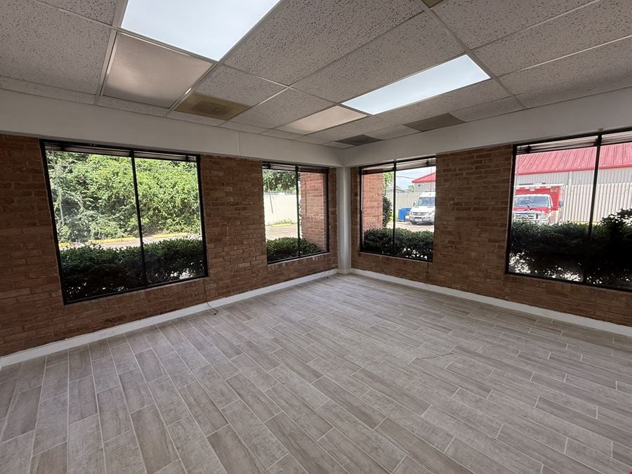 17150 Butte Creek Rd, Houston, TX 77090- 18,847 SF BLDG, 47,916 SF LOT