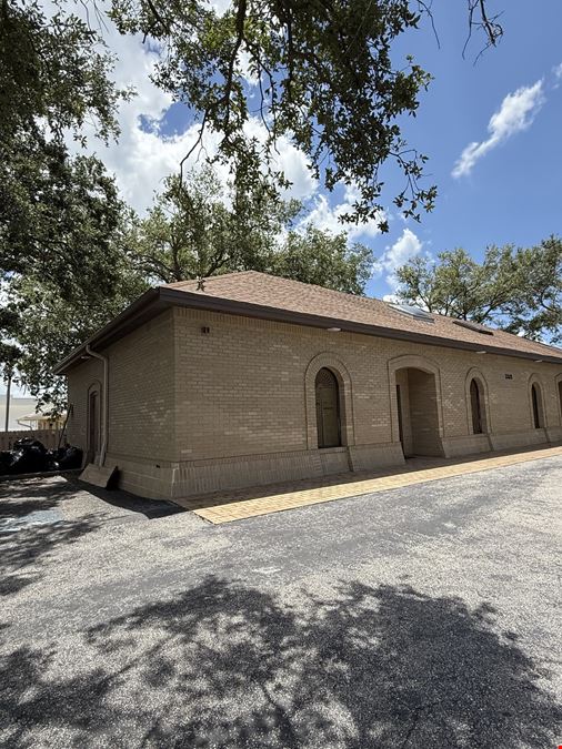 2325 S Tamiami Trl