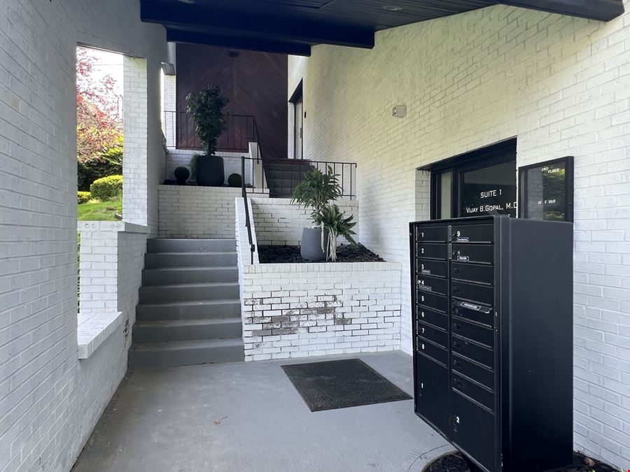 76 E Main St