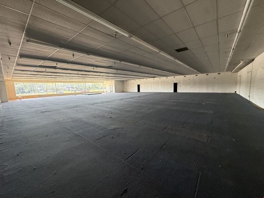 A big open retail floor in downtown Mundelein