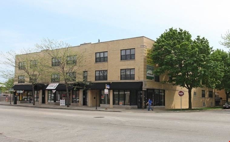 Chicago Street Retail – 100% Leased with Rent Upside