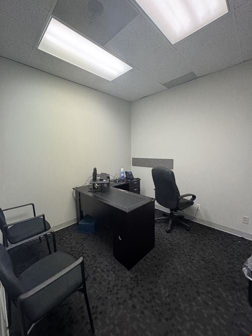 Gladstone Village Center (Retail Suite)