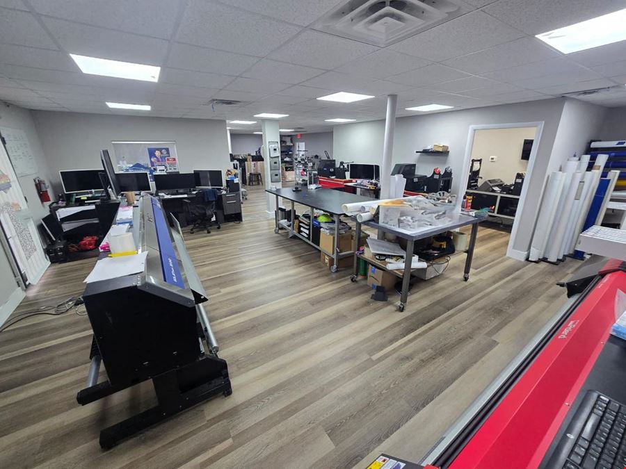 PRIME LOCATION Storefront Office/Retail