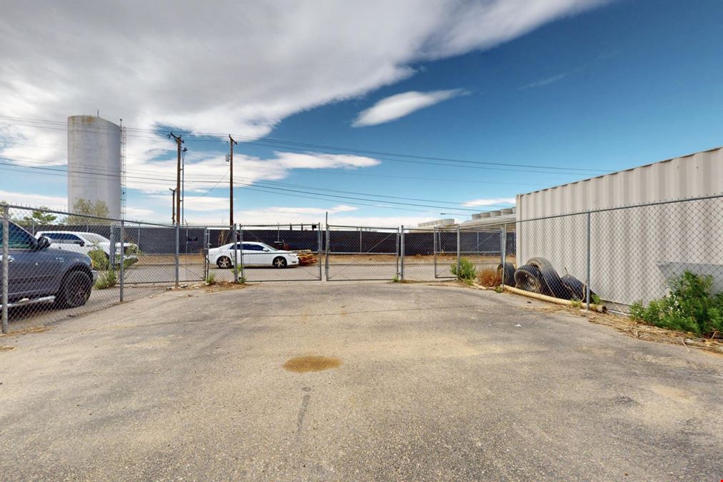 Paseo Area Office/Warehouse – Gated Yard + 3-Phase Power + Drive In Door