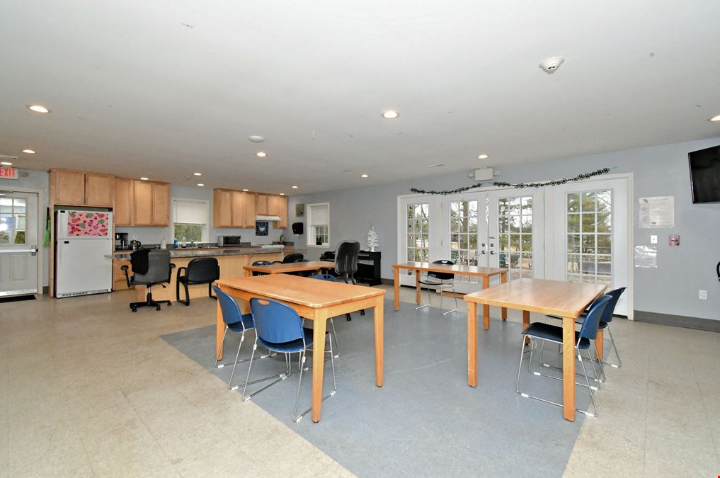 448 School Ln