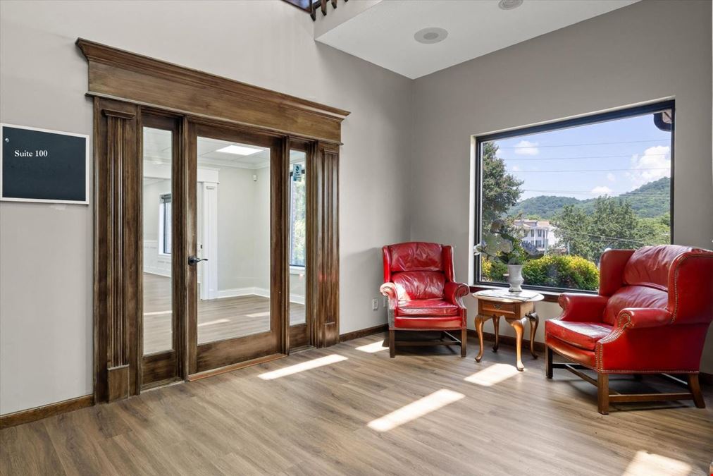 2 Executive Suites 