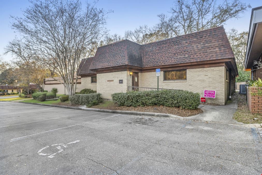 1612 W Plaza Dr