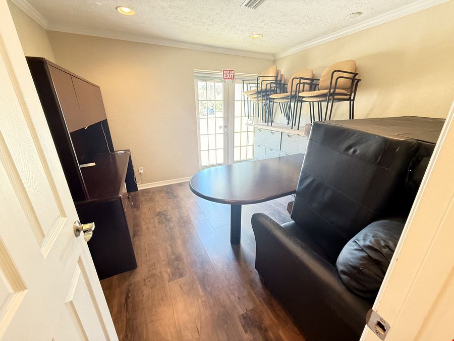  Updated Office Suites + Optional Live/Work Apartment | 4,532 SF | Downtown New Port Richey