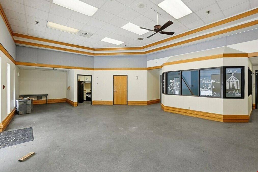 110 W Leffel Ln, Springfield, OH 45506-3522