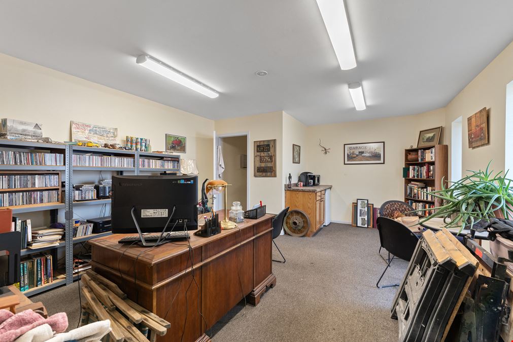 105 Wilmont Dr, Waukesha, WI 53189