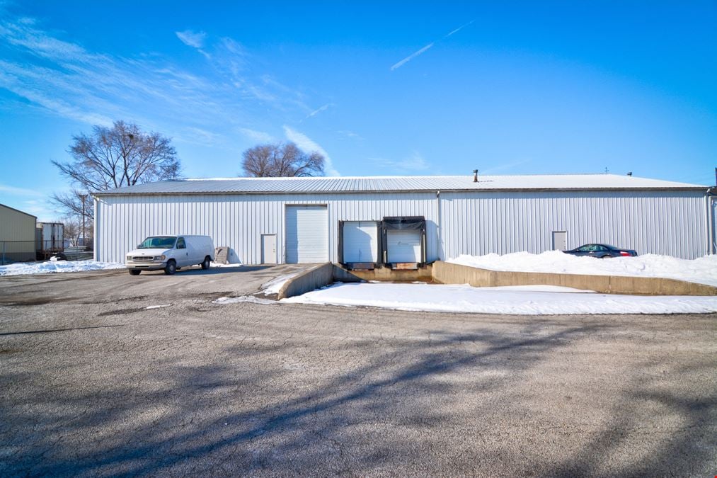 High Traffic - Retail/Warehouse Opportunity