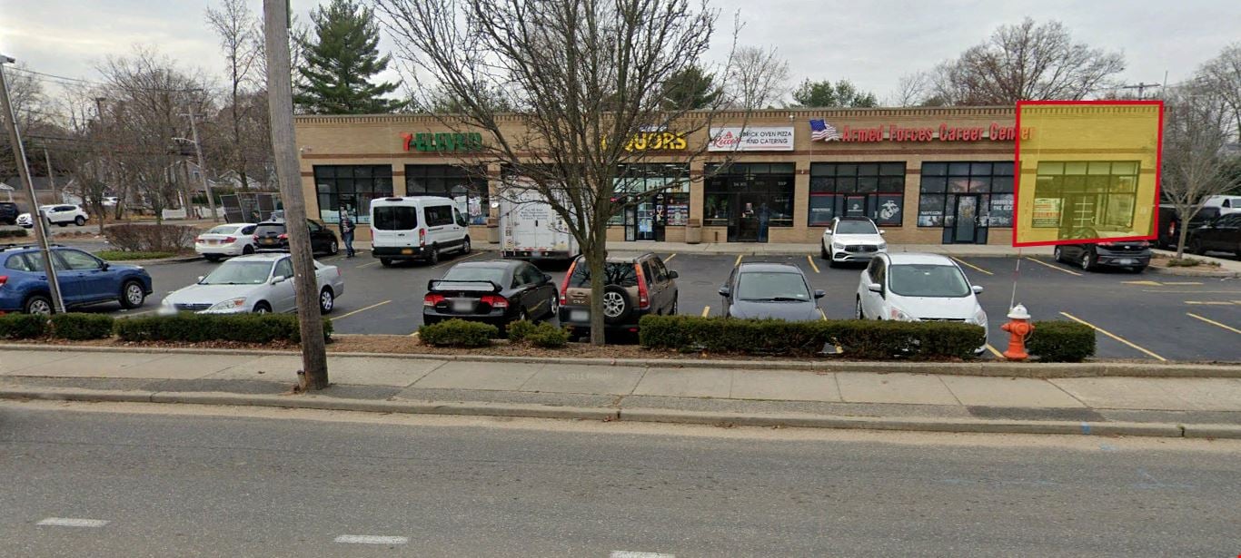 1,100 SF End Cap For Lease