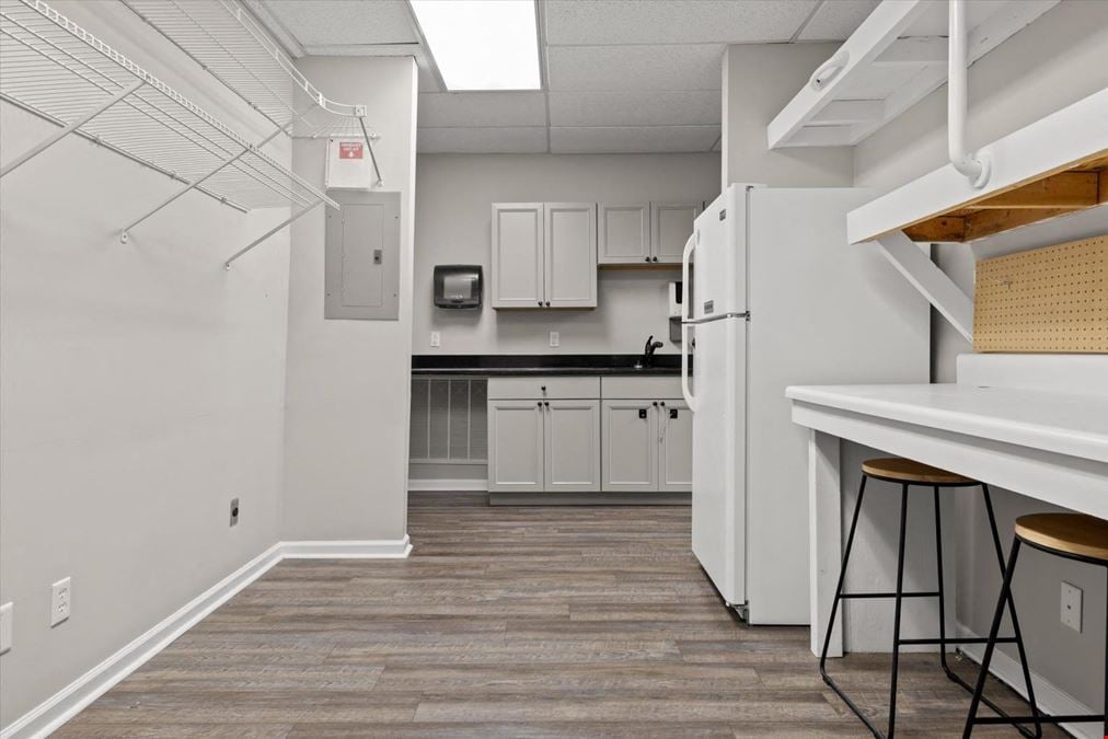 2 Executive Suites 