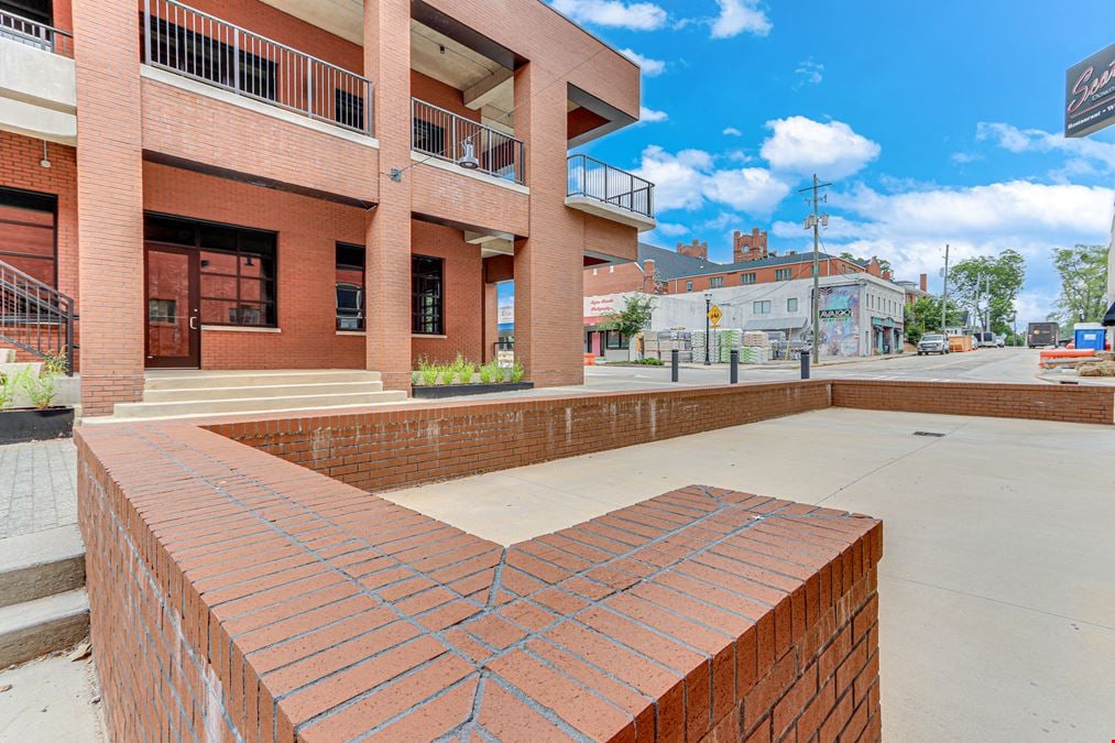 OFFICE/RETAIL BUILDING FOR LEASE