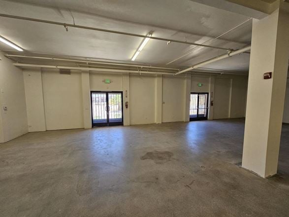 Preview of Retail space for Rent at 16424 Victor St