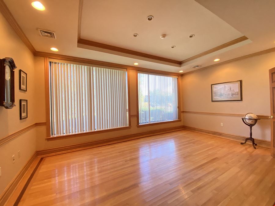 381 N 9th Ave