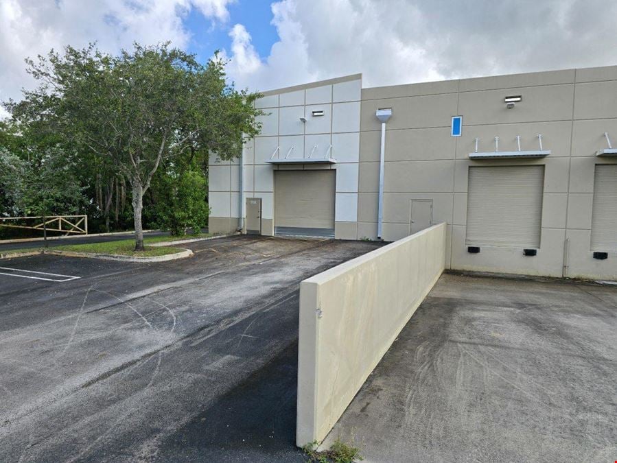 1 Dock High and 1 Drive in Door-Coral Springs