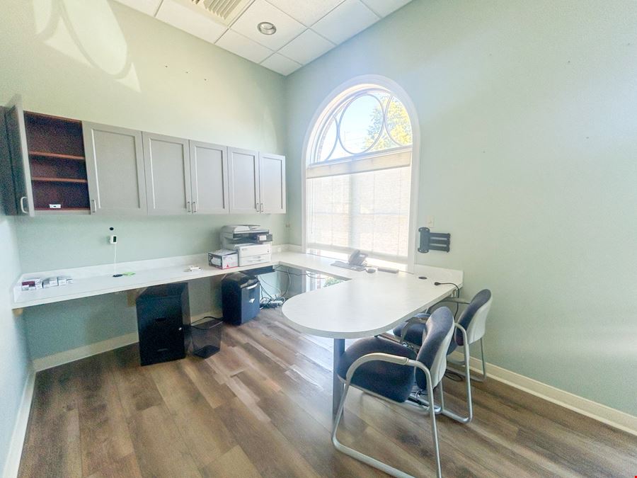 2,500 SF Dental Office Condo near Perkins & Siegen Intersection