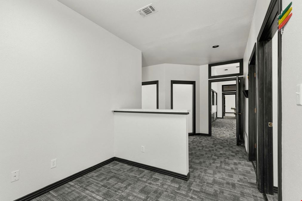 501 W Harwood Rd 