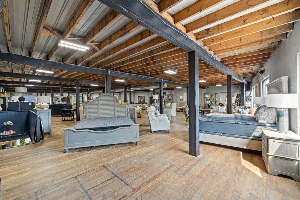 Retail/Office Flex Conversion Minutes from Downtown