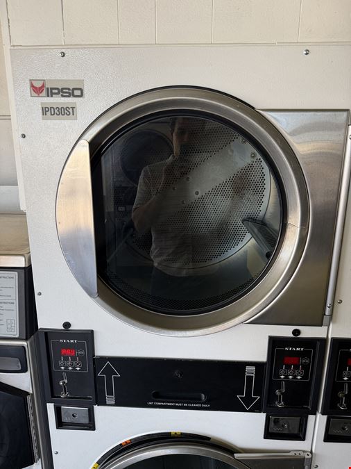 Washbrite Laundromat - 901 San Pedro Dr SE